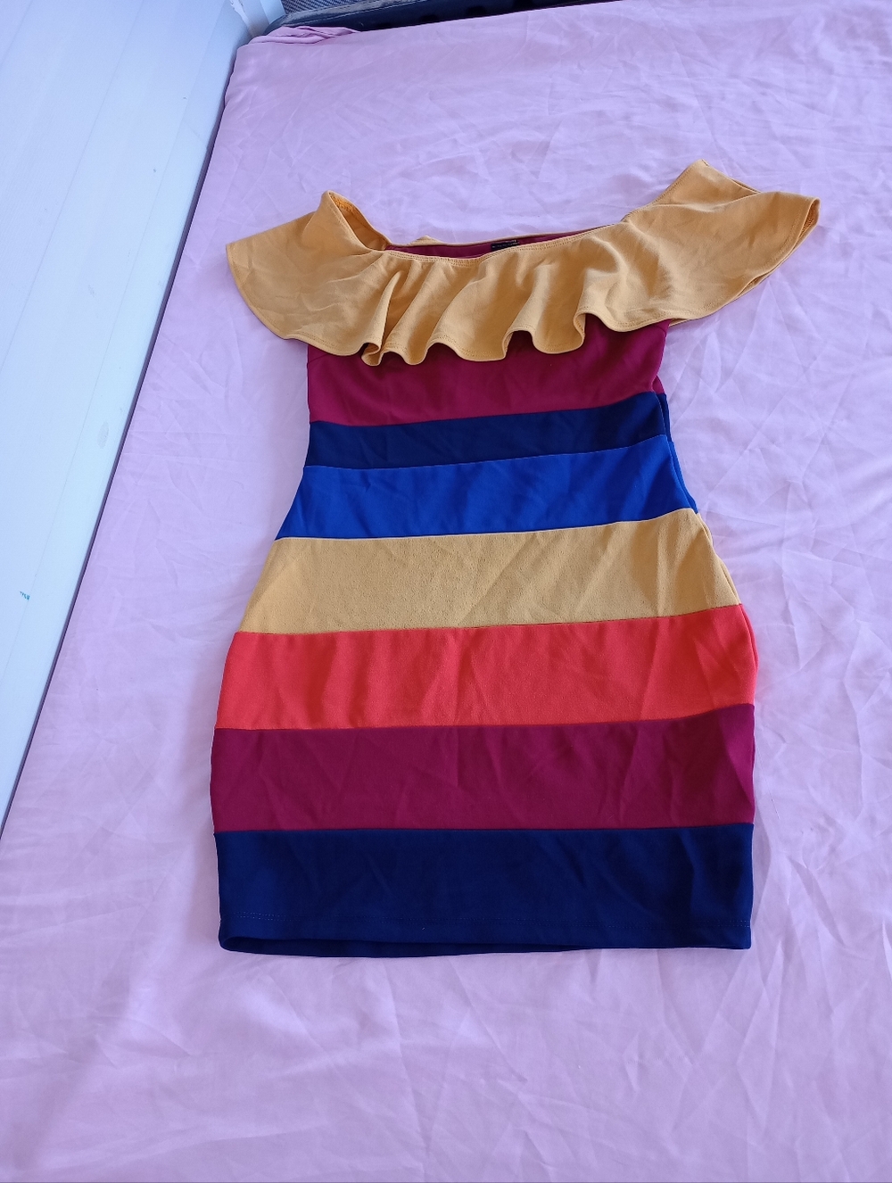 Privy multicolored off-the-shoulder bodycon dress sz. M